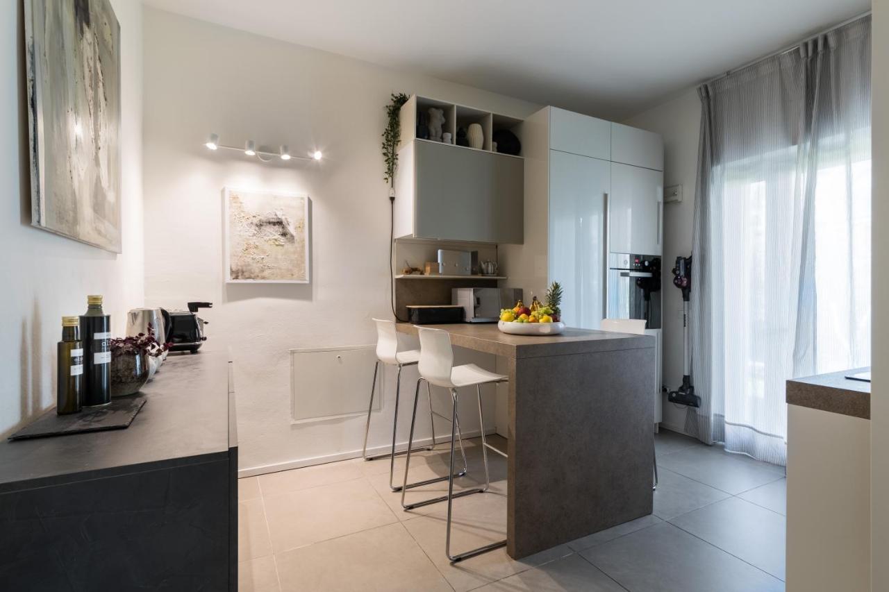 Carly'S Rooms Torbole Sul Garda Ngoại thất bức ảnh